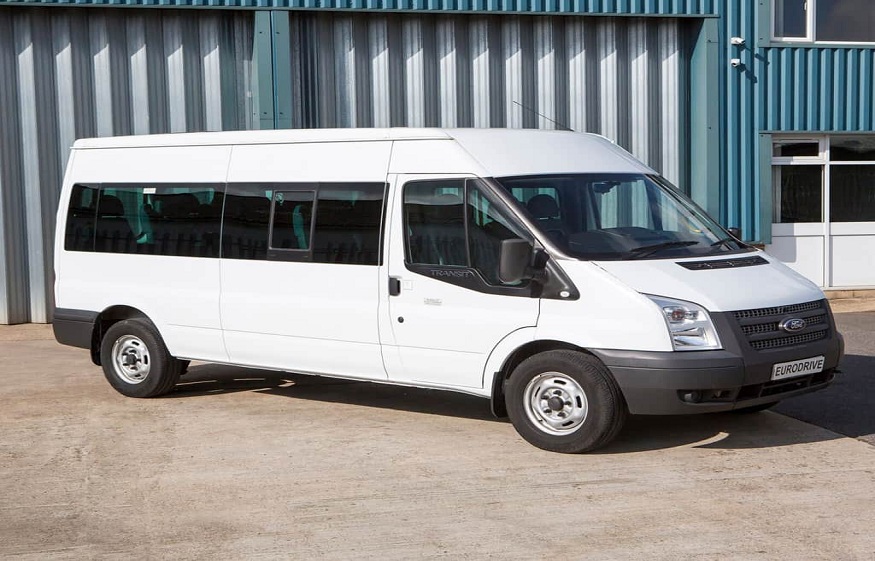 Why To Consider a Minibus Rental